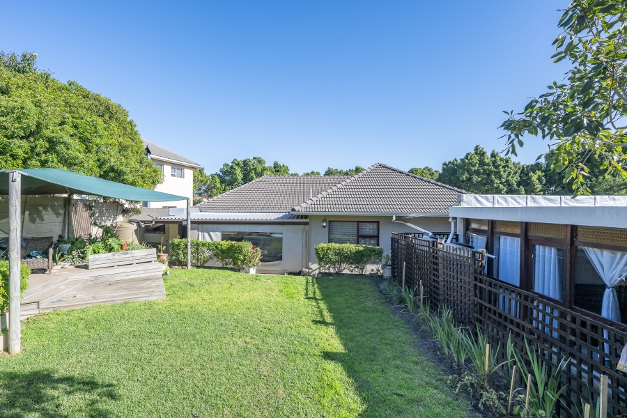 5 Bedroom Property for Sale in Kenridge Western Cape